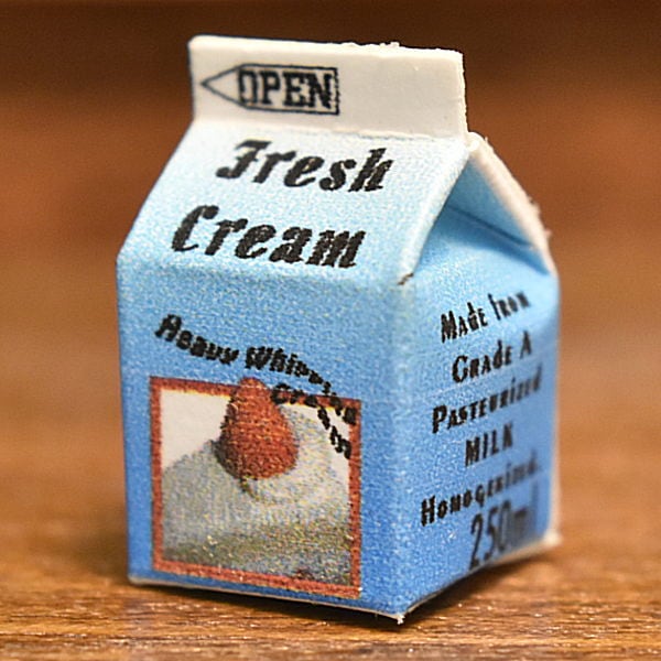 ミニチュアフード 生クリーム(B) 作家：ミニチュア工房 利佳 さん [品番：31855][m-s]【ネコポス配送対応】
