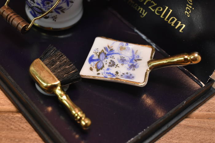 Reutter】ロイターポーセリン ミニチュア雑貨 おそうじタイム [RP1827