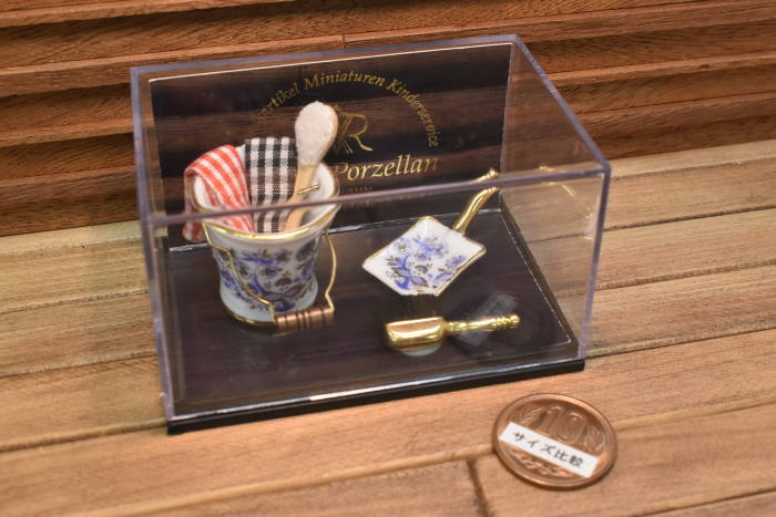 Reutter】ロイターポーセリン ミニチュア雑貨 おそうじタイム [RP1827