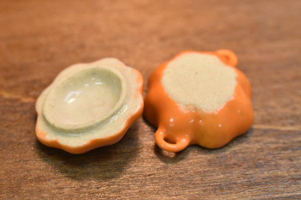 ミニチュア雑貨 かぼちゃのお皿(蓋付き) 陶器製 作家：第七工房 さん