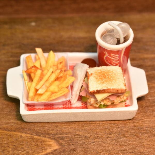 ミニチュアフード ファストフードトレー(4) [SM-TFF04] [m-s]※ロットによりトレーのマットの色が変更になる場合があります【 ネコポス不可 】【C】