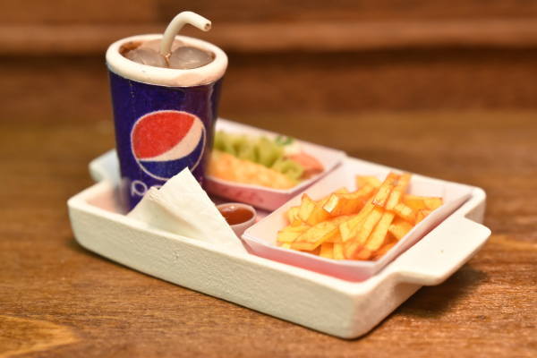 ミニチュアフード ファストフードトレー(9) [SM-TFF09] [m-s]※ロットによりトレーのマットの色が変更になる場合があります【 ネコポス不可 】【C】