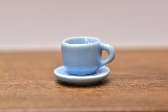 ミニチュアパーツ ハンドメイド 陶器のカップ＆ソーサー ブルー