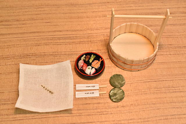 展示のみ】【送料無料】ミニチュアフード 「木製寿司桶入りお寿司 小皿