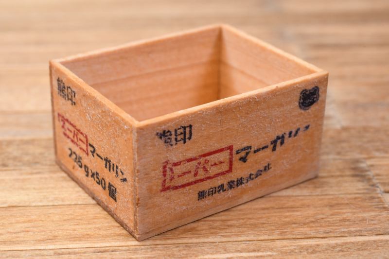 ミニチュア「木箱(A)」 (1/12スケール) 作家：Hungry Kumako