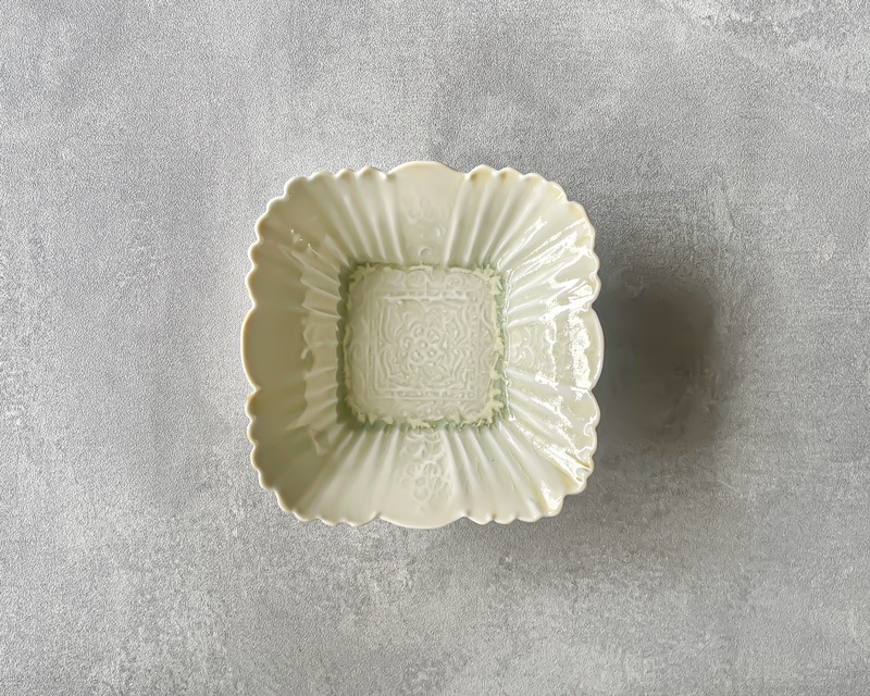 四角形花器 陶磁器製 花柄　弥真登 四角形花器 陶磁器製 花柄 弥真登