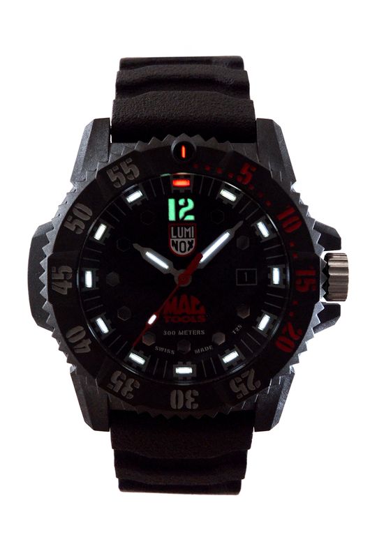 LUMINOX（ルミノックス）【限定300本】MASTER CARBON SEAL 3800 SERIES
