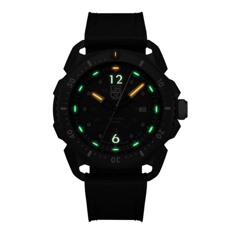 使い勝手の良い LUMINOX 3200シリーズ ステンレス クォーツ