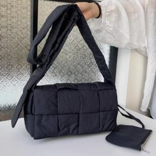ま*す様 BOTTEGA VENETA　ボディーバッグ BOTTEGA VENETA（ボッテガ・ヴェネタ） ボディバッグ 755569 V1EC3