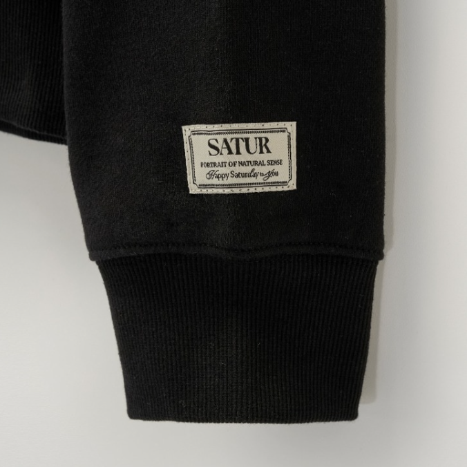 SATUR ロゴプリント ブラックスウェット　美品　韓国 SATUR ロゴプリント ブラックスウェット 美品 韓国