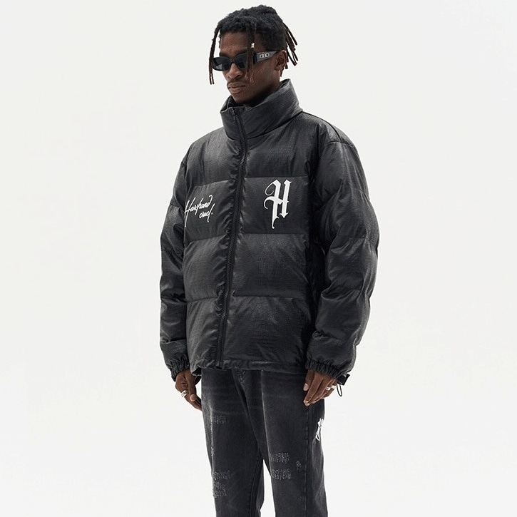 HARSH AND CRUEL タイポグラフィープリント ダウンジャケット｜MIRISE