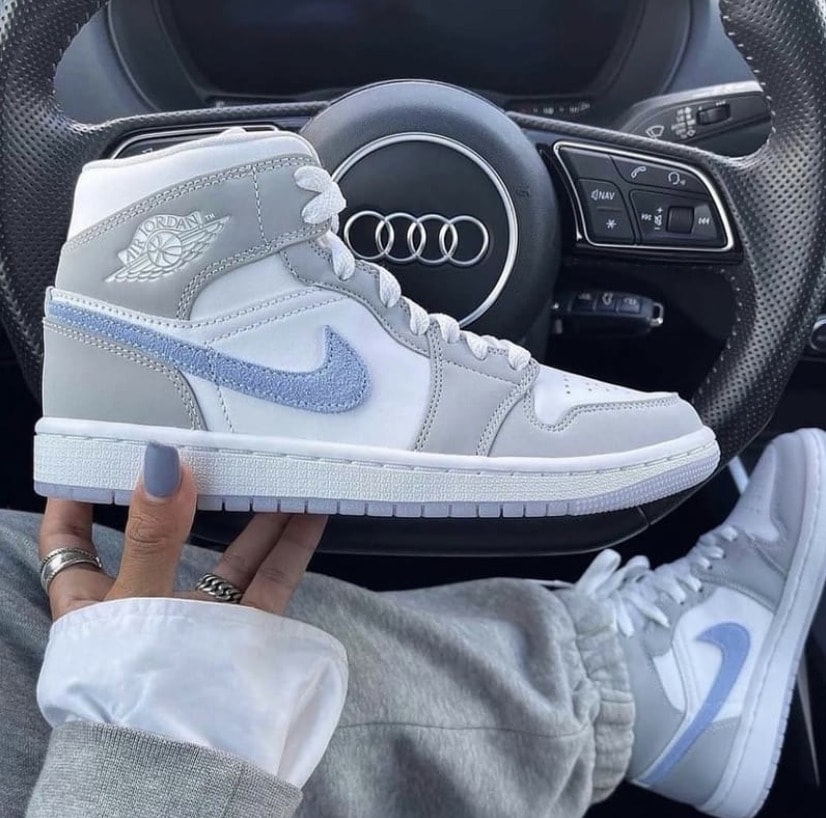 ★ナイキ★ WMNS AIR JORDAN 1 MID \"WOLF GREY\" Nike Women's Air Jordan 1 Mid 
