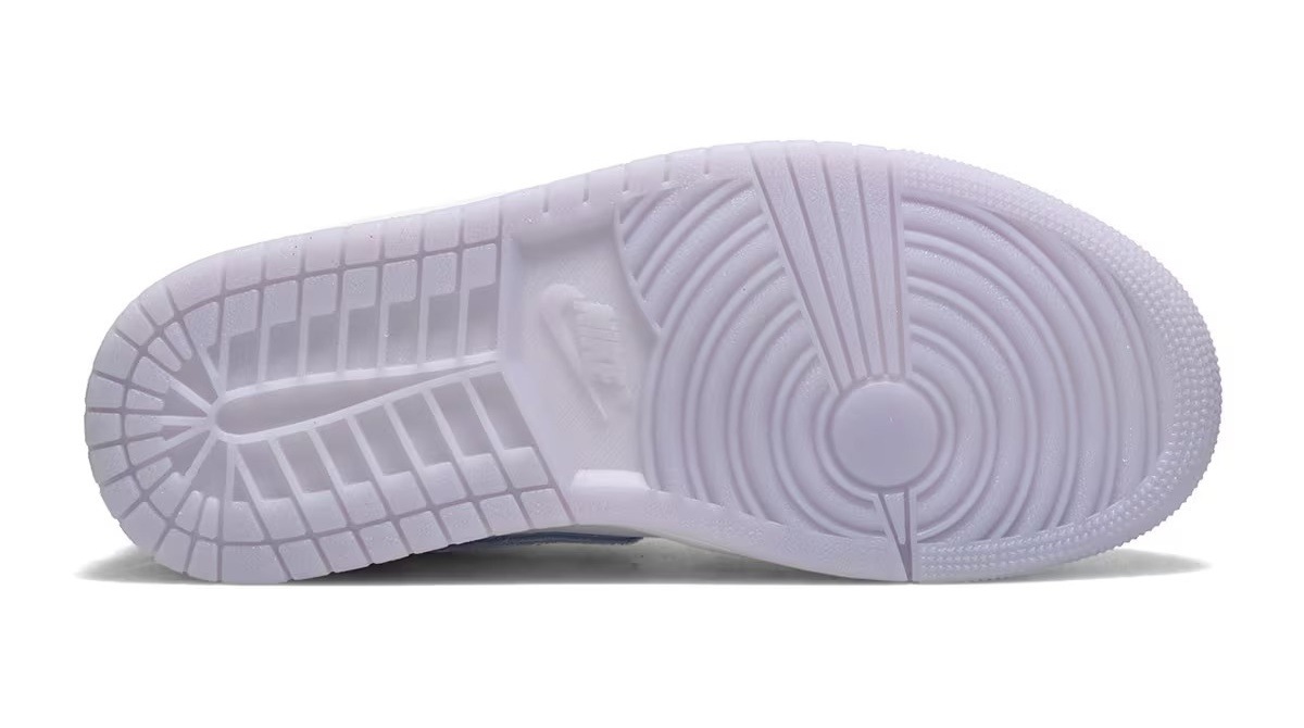 入手困難 Nike WMNS AIR JORDAN 1 MID WOLF GREY BQ6472-105｜MIRISE 