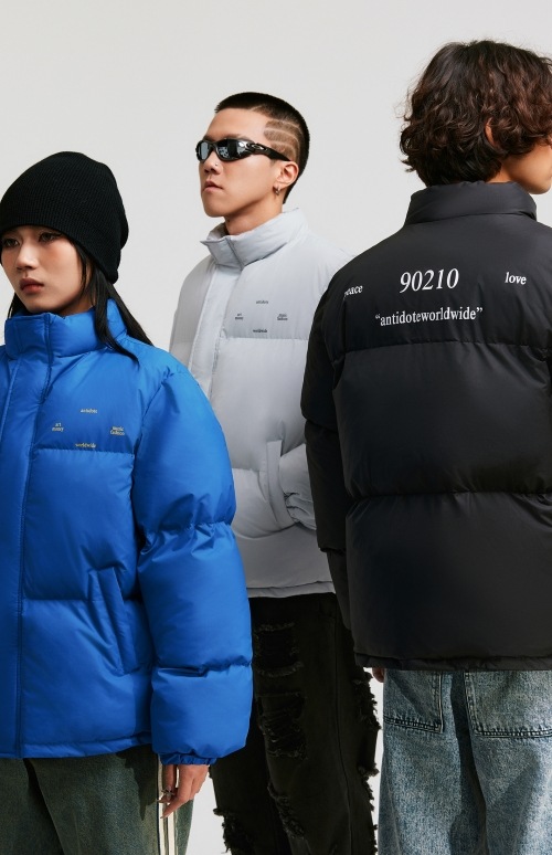 ANTIDOTE スタンドカラー ロゴ ダウンジャケット｜MIRISE(ミライズ