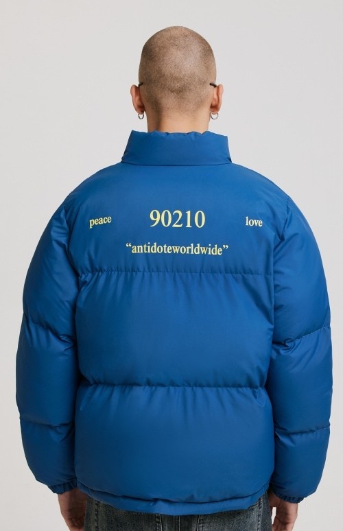 ANTIDOTE スタンドカラー ロゴ ダウンジャケット｜MIRISE(ミライズ