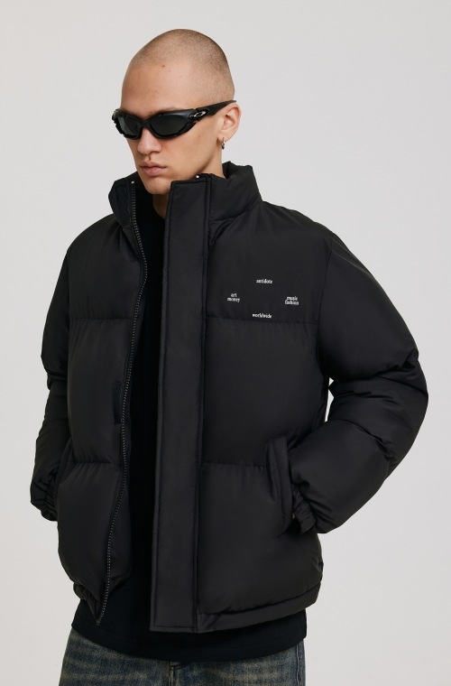 ANTIDOTE スタンドカラー ロゴ ダウンジャケット｜MIRISE(ミライズ