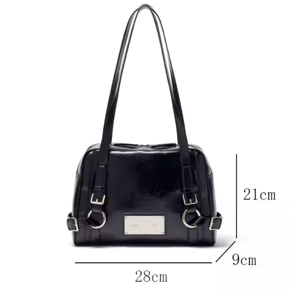 Metin Kim ブラックショルダーバッグ MATIN KIM ショルダーバッグ BIKER DETAIL SQUARE SHOULDER BAG