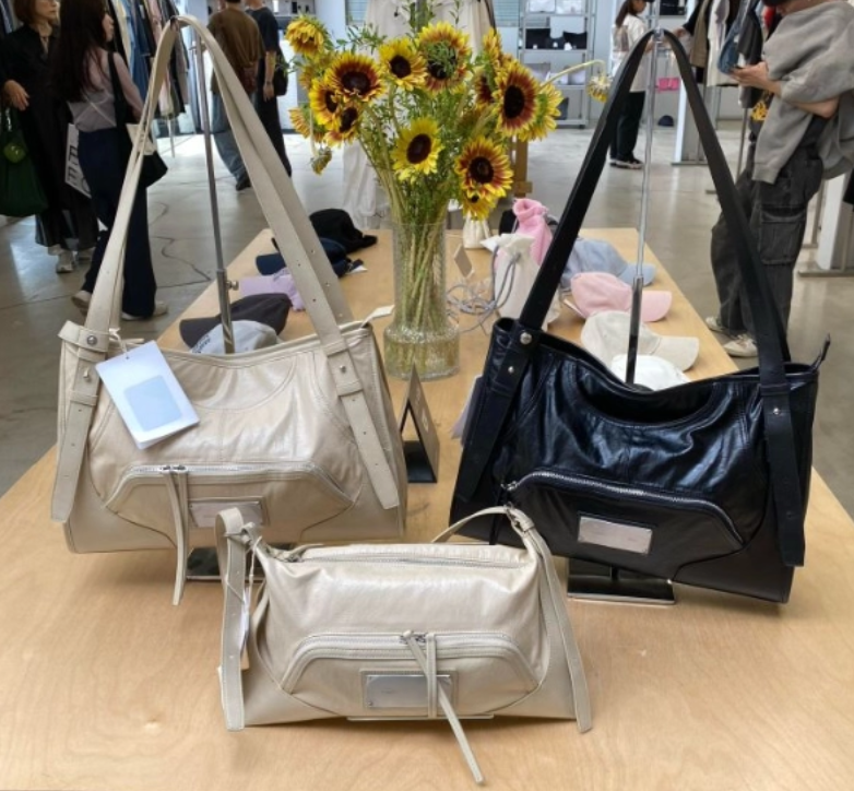 MATIN KIM 2way ショルダーバッグ TWO WAY STRAP SQUARE BAG｜MIRISE