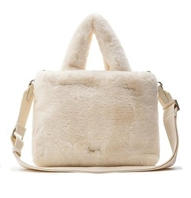 美品❤✨  ファーbag In case you missed it, the Foxy Bag is live!⁠ ⁠ This is the