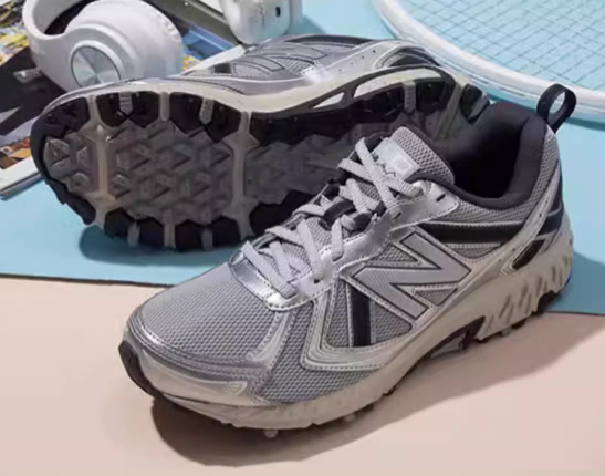 国内完売 NEW BALANCE ランニングシューズ MT410KR5 スニーカー