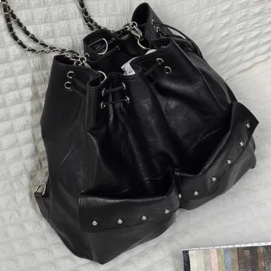 DEINET ブラックリュック スタッズ装飾 DEINET ブラックリュック スタッズ装飾