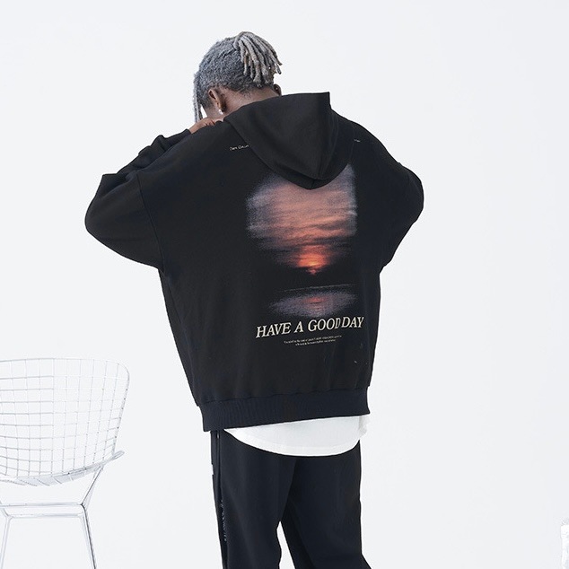 【最終値下げ価格】AMIRI マスクとバラのグラフィックパーカー AMIRI ロゴ パーカー | ブラック | FARFETCH JP