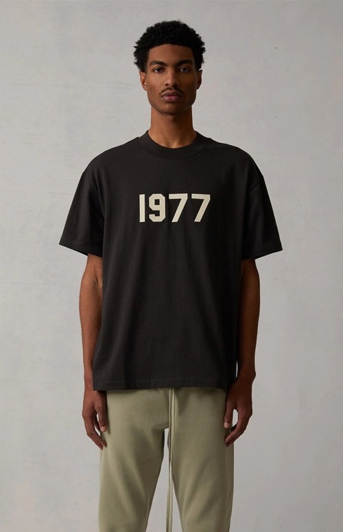 FOG] Fear Of God Essentials 1977 半袖Tシャツ 1977 Short