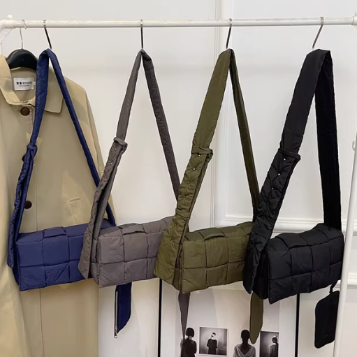 バッグ　ボッティガ風 ボッテガ風 イントレチャート クロスボディバッグ BOTTEGA VENETA 風