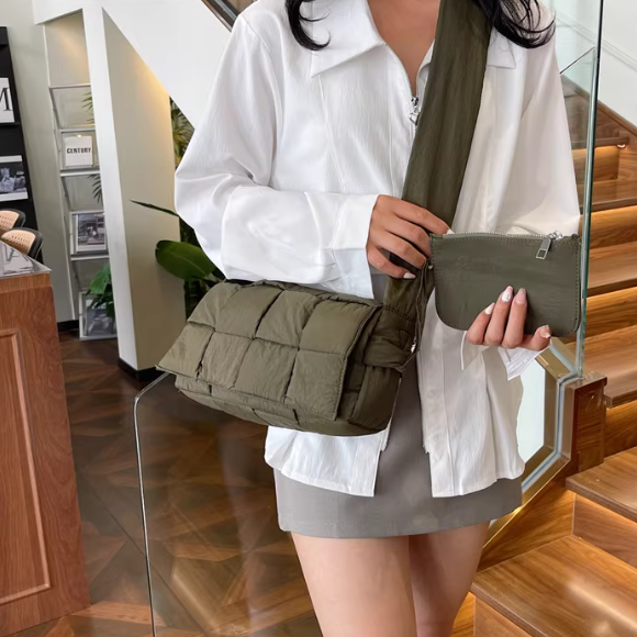 ボッテガ風 イントレチャート クロスボディバッグ BOTTEGA