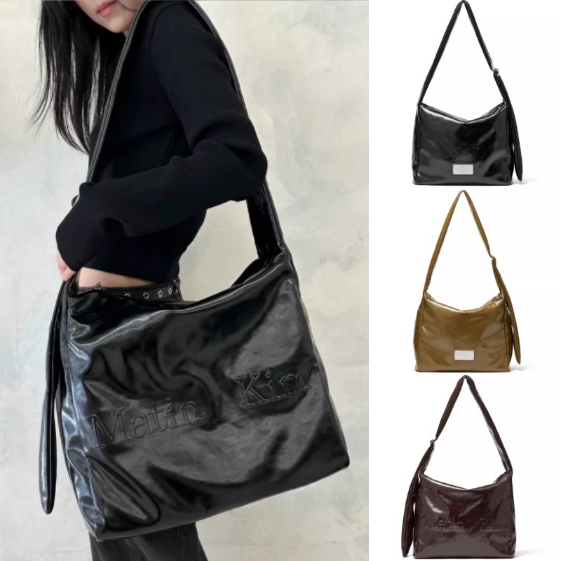 MATIN KIM 大容量 ショルダーバッグ EMBOSSED LOGO LEATHER