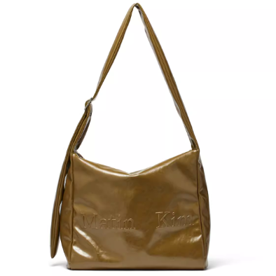 【即発】Matin Kim ショルダーバッグ 韓国限定 カーキレザー MATIN KIM 大容量 ショルダーバッグ EMBOSSED LOGO LEATHER