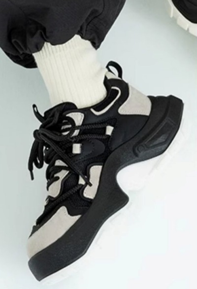 フリンジ付きブラックスニーカー Puma フリンジデザイン スニーカー ブラック フリジンかわいい靴