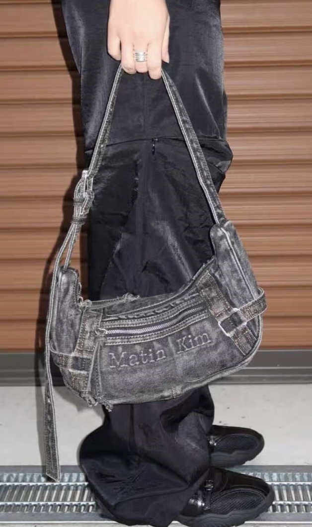 Matin Kim デニムショルダーバッグ グレー Matin Kim] MATIN WASHED DENIM SQUARE BAG (Matin Kim