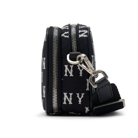 MLB Korea クロスボディバッグ Classic Monogram Jacquard Mini MLB Korea クロスボディバッグ Classic Monogram Jacquard Mini