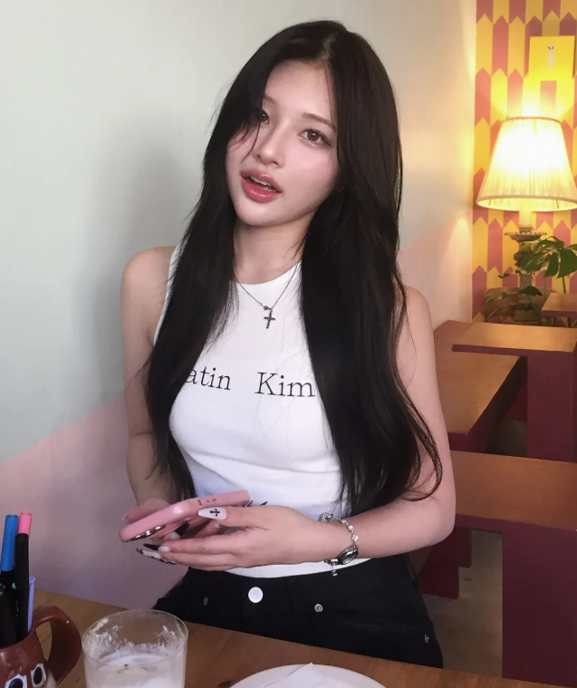 マーティンキム MATIN LOGO SLEEVELESS CROP TOP MATIN KIM ノースリーブ トップ LOGO SLEEVELESS CROP TOP｜MIRISE