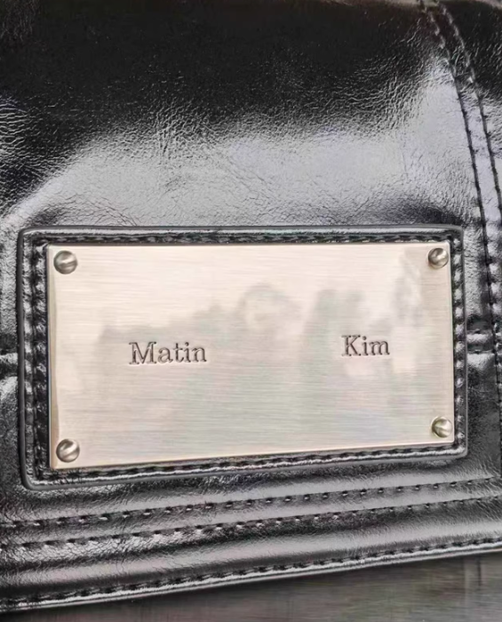 【ピーマンちゃん】matin kim  ミニチェーンバッグ MATIN KIM ミニチェーンバッグ GLOSSY QUILTING SMALL CHAIN BAG
