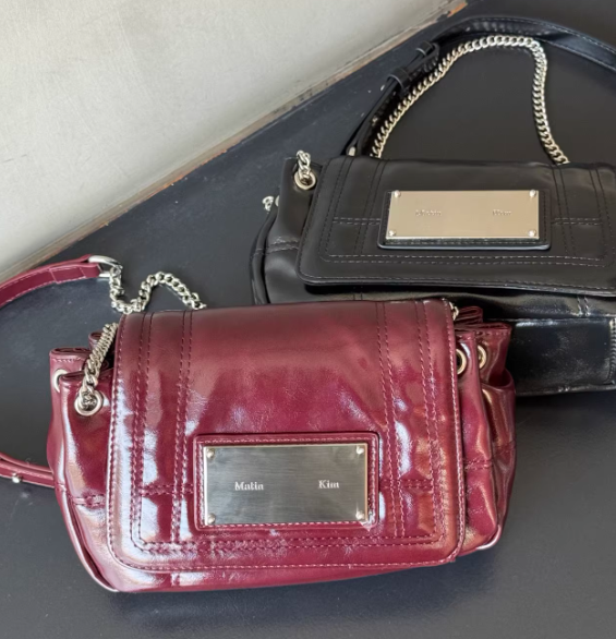 MATIN KIM ミニチェーンバッグ GLOSSY QUILTING SMALL CHAIN BAG