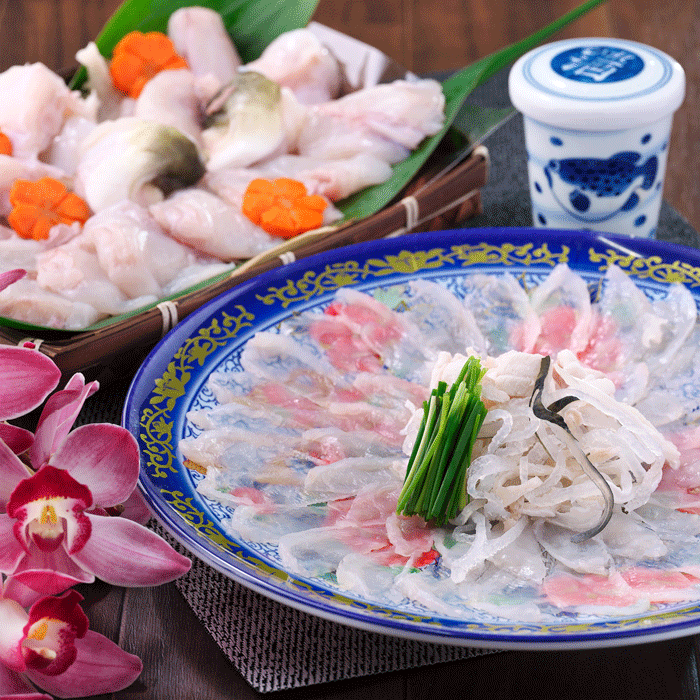 （伊勢神宮外宮奉納品）活き〆国産とらふぐ刺しセット てっさ・てっちり・唐揚げ・ふぐひれ付き 愛知県産