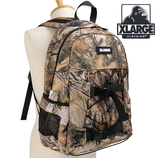 エクストララージ XLARGE スタンダードロゴ トラックフック バックパック [101253053005 FW25SPOT] STANDARD LOGO TRUCK HOOK BACKPACK メンズ・レディースリュック デイパック BEIGE