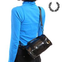 フレッドペリー FRED PERRY トーナルクラシック ミニバレルバッグ [L1400-774 FW25] 3L TONAL CLASSIC MINI BARREL BAG メンズ・レディース 鞄 