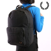 フレッドペリー FRED PERRY ナイロンバッジ バックパック [L1192-102 FW25] 27L NYLON BADGE BACKPACK メンズ・レディース 鞄 リュック デイパック B