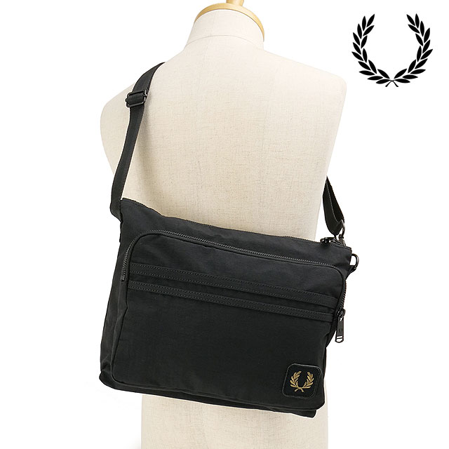 【FRED PERRY】ロゴ入り◆ナイロン◆クロスボディバッグ FRED PERRY】ナイロンクロスボディバッグのご紹介～🎵 - ミント