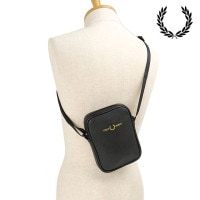 フレッドペリー FRED PERRY スコッチグレインレザー サイドバッグ [L1189-102 FW25] SCOTCHGRAIN LEATHER SIDE BAG メンズ・レディース 鞄 ショルダ