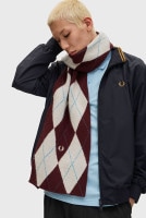 եåɥڥ꡼ FRED PERRY ֥åɥ륹 [C1133-560 FW25]եåɡڥ꡼ FREDPERRY BRUSHED ARGYLE SCARF 󥺡ǥ ʪ ˥åȥޥե顼 Υ ɴ ECRU 谷Ź