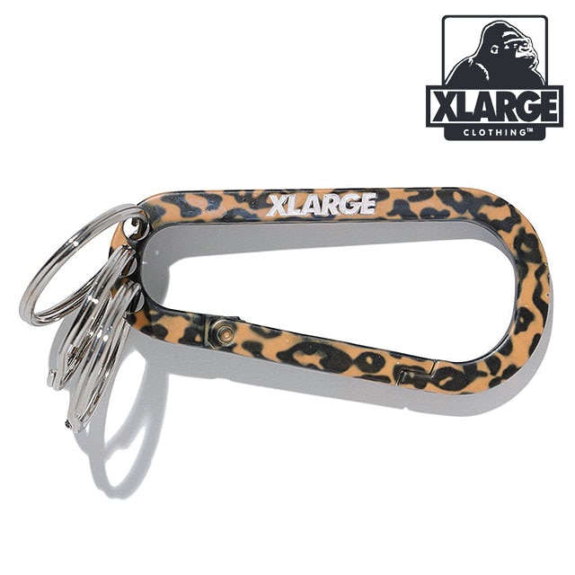 エクストララージ XLARGE スタンダードロゴ キーリングカラビナ [101261054008 SS26] STANDARD LOGO KEYRING CARABINER 小物 キーホルダー ベージュ BEIGE 【メール便配送】
