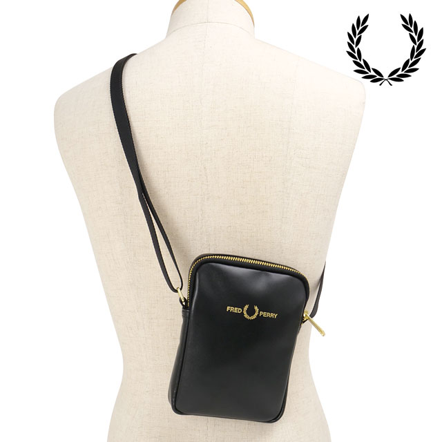 フレッドペリー FRED PERRY スムースレザースモールサイドバッグ [L2802-102 SS26] SMOOTH LEATHER SMALL SIDE BAG ユニセックスショルダーポーチ ブラック BLACK