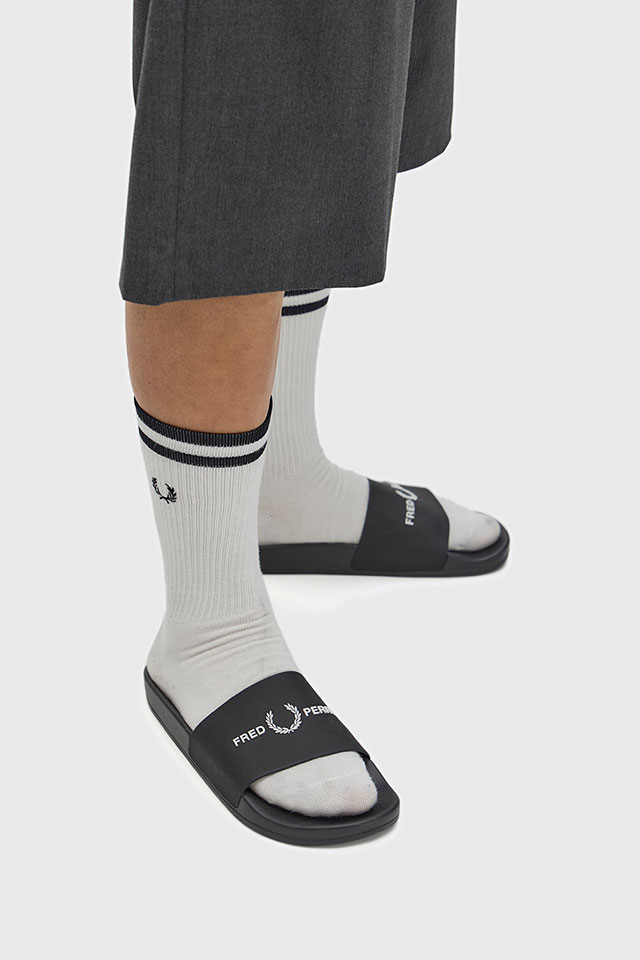 フレッドペリー FRED PERRY サンダル メンズ ブランデッドスライダー [B2320-102 SS26] BRANDED SLIDERスライドサンダル シャワーサンダル ブラック BLACK