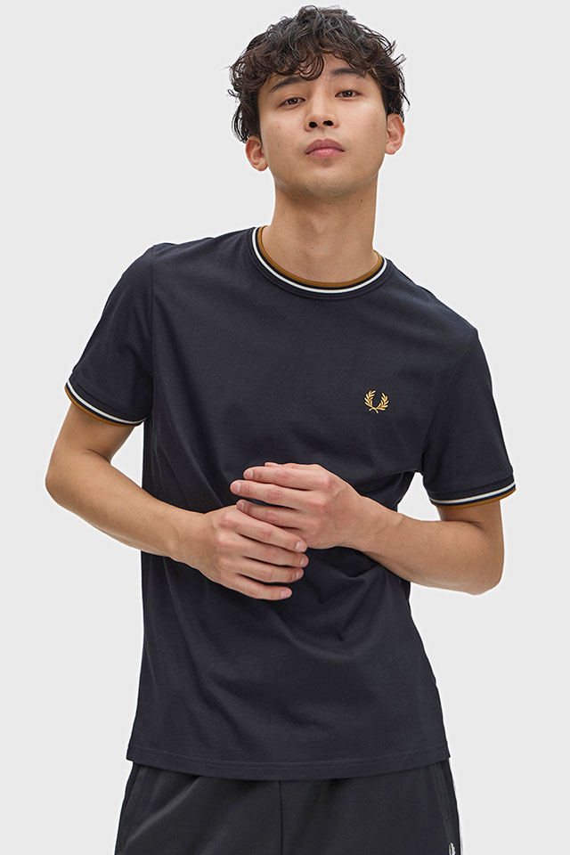 フレッドペリー FRED PERRY メンズ ツインティップド Tシャツ [M1588V-P69 SS26] TWIN TIPPED T-SHIRT 半袖 クルーネック ブラック BLACK 【メール便配送】