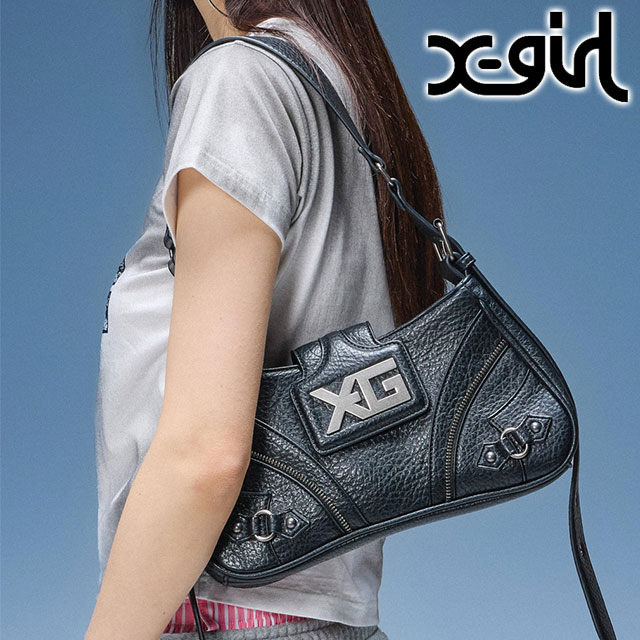エックスガール X-girl レディース XGエンブレムバックルパネルド ショルダーバッグ [105262053004 SU26] XG EMBLEM BUCKLE PANELED SHOULDER BAG斜めかけ ワンショルダー 黒 BLACK