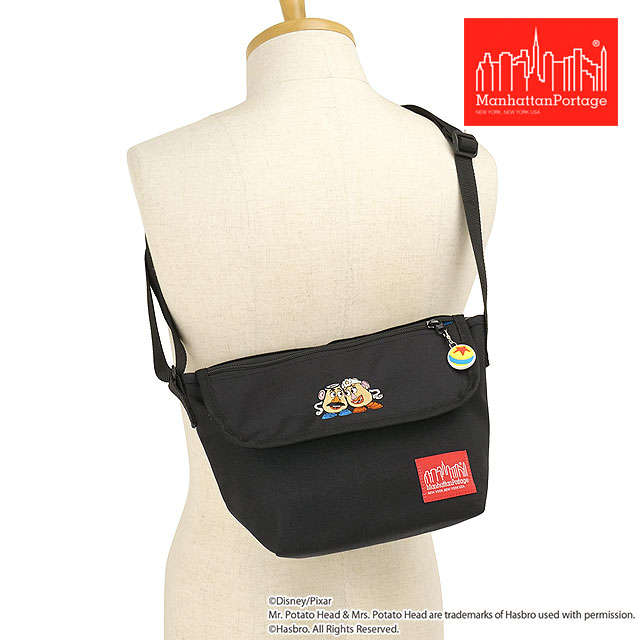 マンハッタンポーテージ Manhattan Portage ナイロンメッセンジャーバッグ トイ･ストーリー ポテトヘッド夫妻 [MP1603FZPMGNTTOYPTO SS26] NYLON MESSENGER BAG (XXS) | TOY STORY MR AND MRS POTATO HEAD メンズ・レディースショルダーバッグ 黒 Black